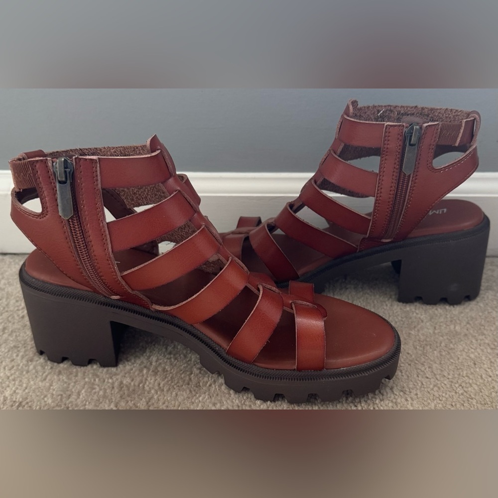 Limelight Faux Leather Sandals Size 9.5